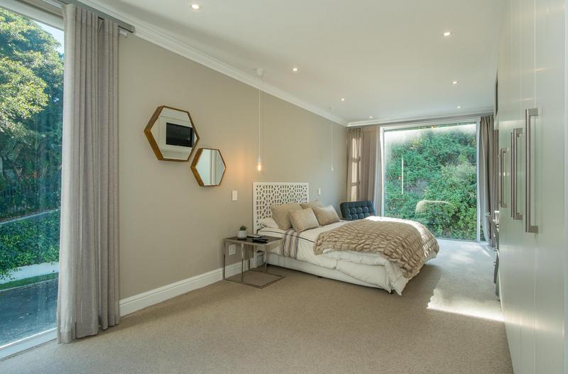 6 Bedroom Property for Sale in Constantia Western Cape
